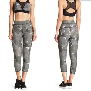 HPE soho cropped  leggings size xs